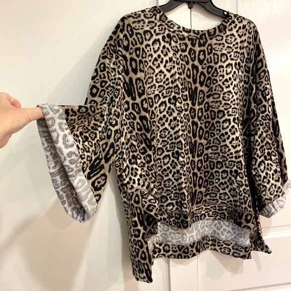 Leopard Top - Picture 2 of 3